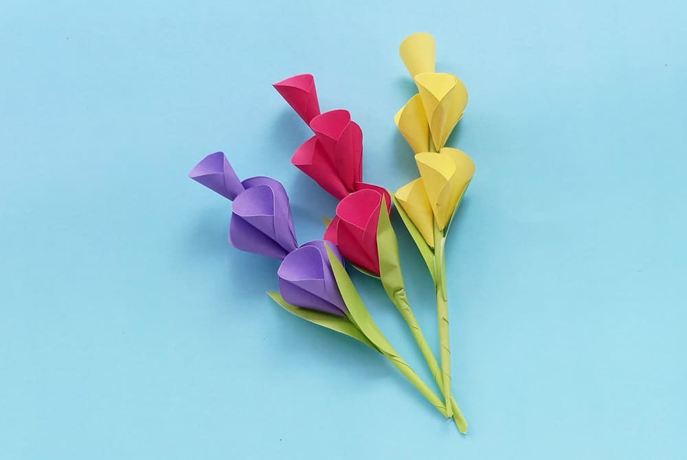 how to make paper roses with construction paper step by step