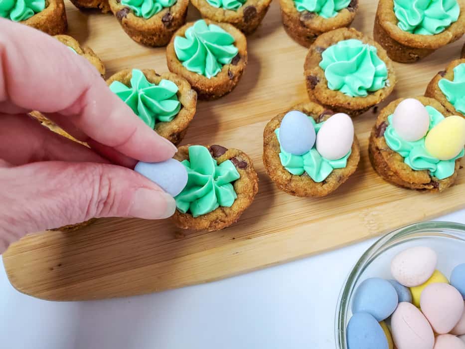 https://www.madewithhappy.com/wp-content/uploads/Easter-Cookie-Cups-11.jpg