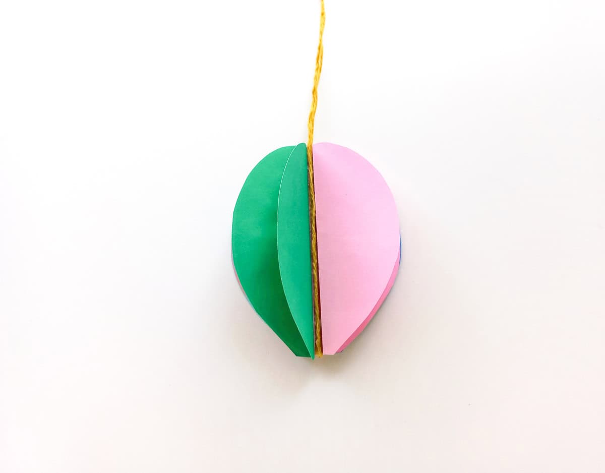 glue hanging string between balloon templates