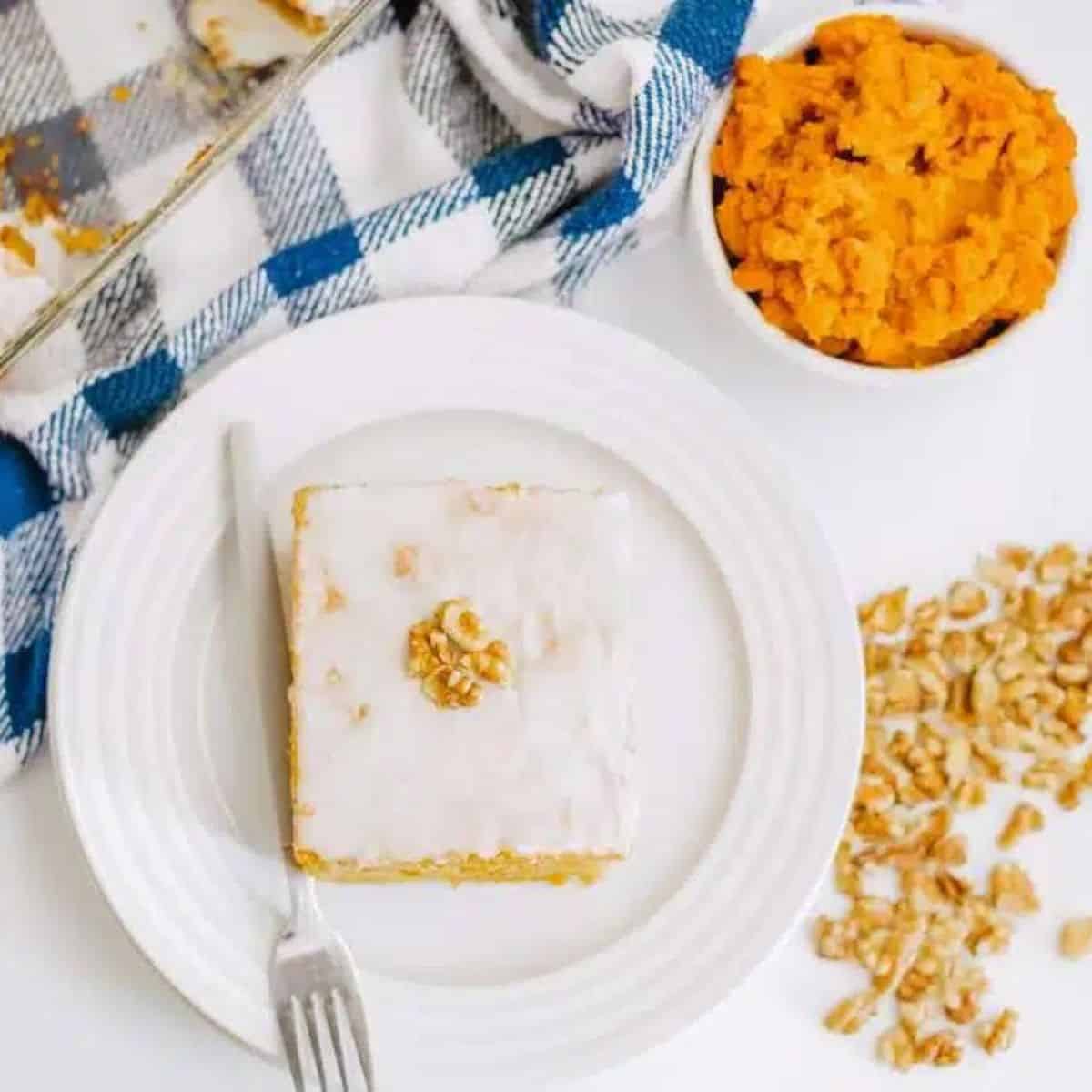 honey bun pumpkin cake