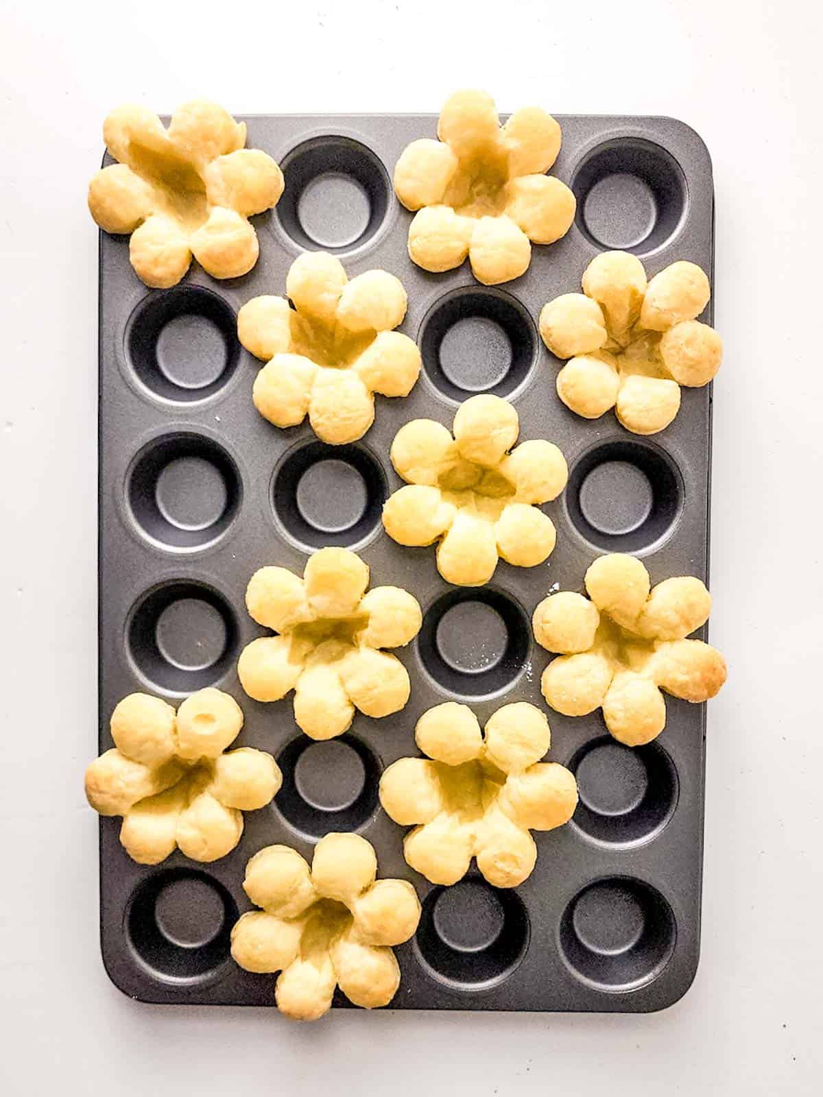 baked puff pastry flowers