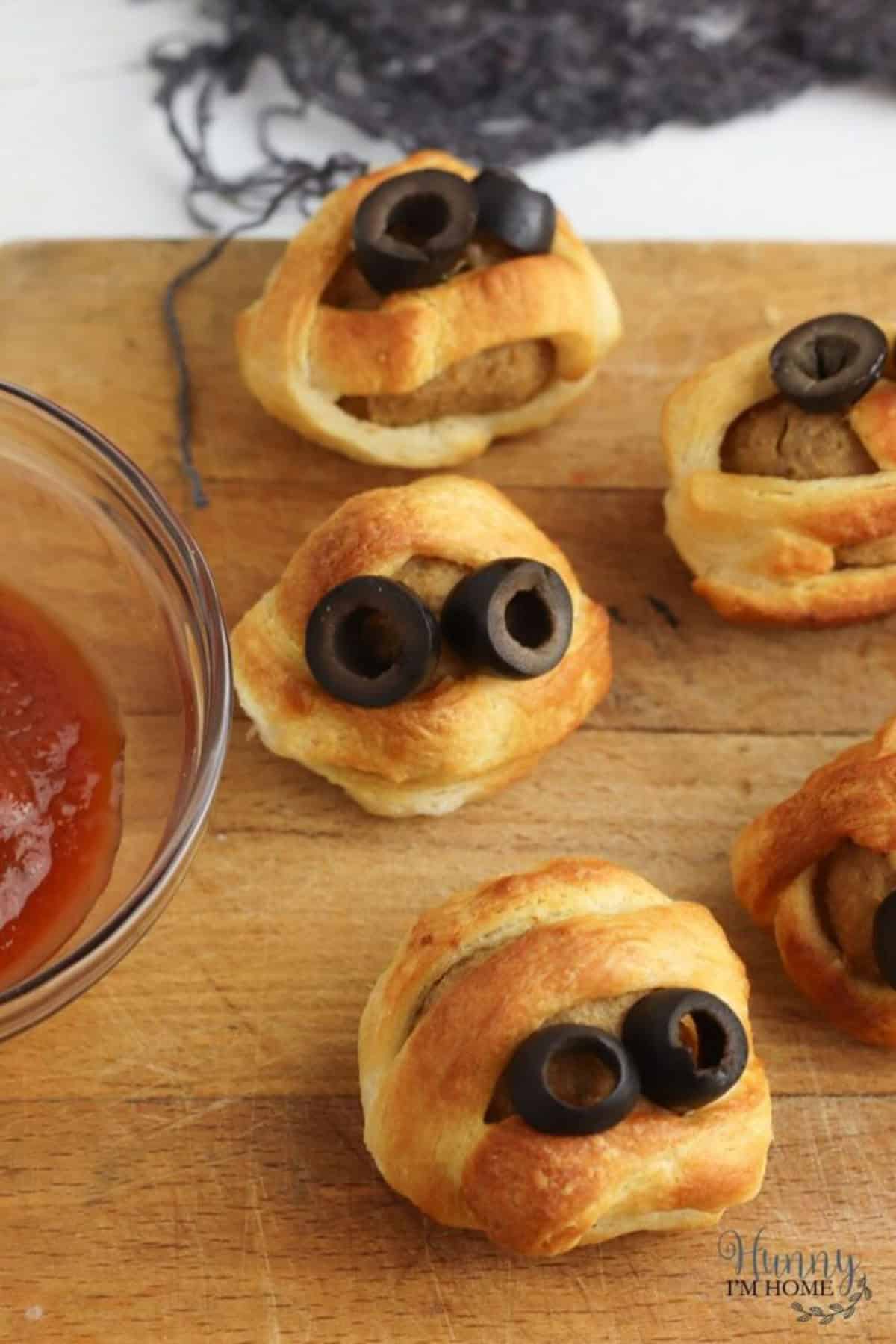 crescent roll mummy appetizers