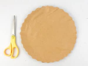 make a scallop edge of pizza crust