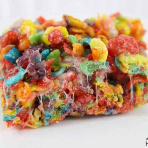 How to Make Colored Rice Krispie Treats - The Savvy Sparrow