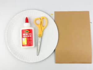 trace a plate on brown paper for pizza crust