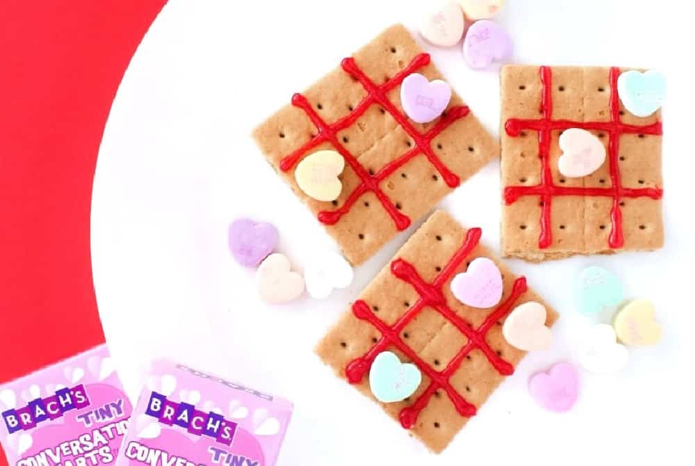 How to Make Valentine's Day Tic Tac Toe Crackers